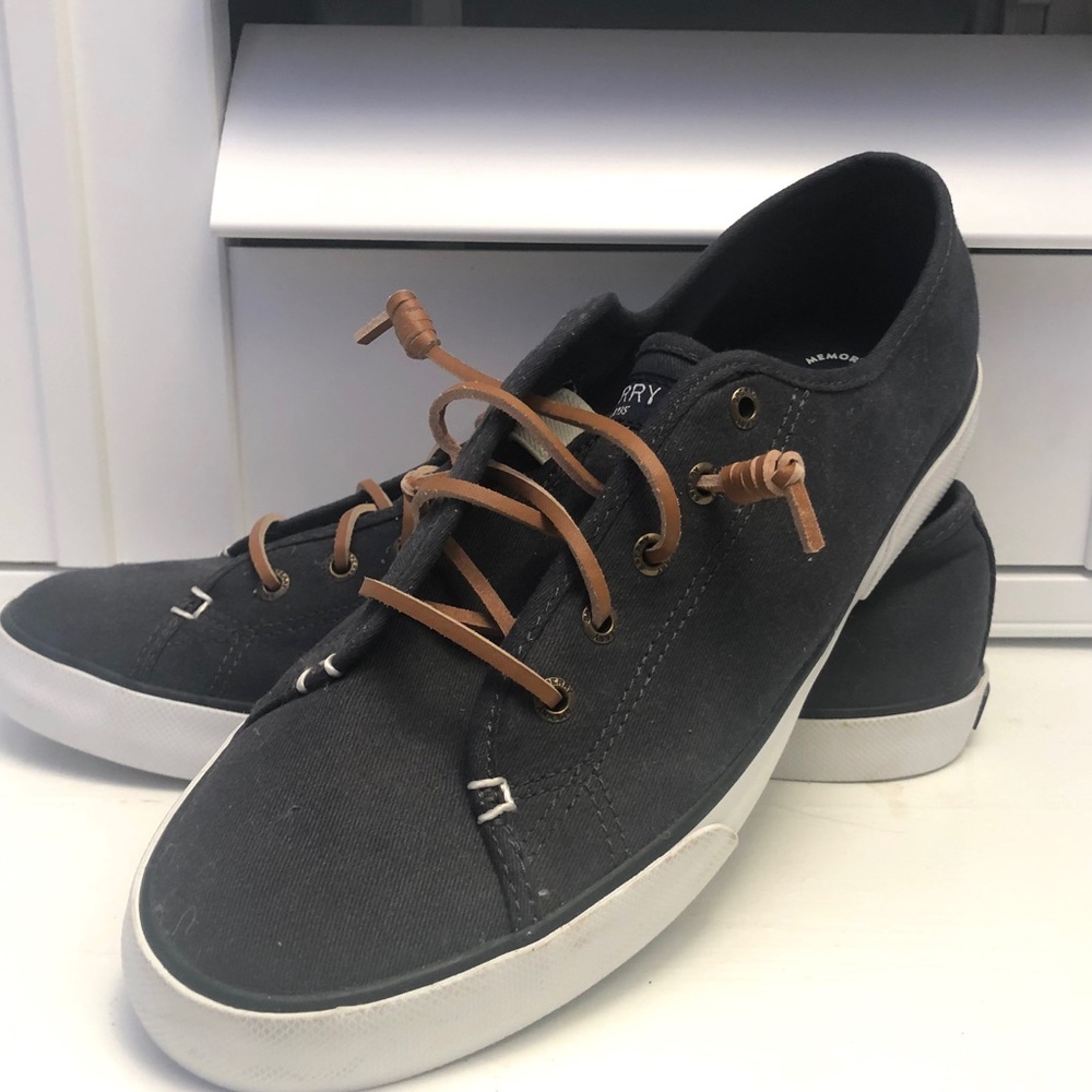 Sperry boat sneakers brand new! Navy blue